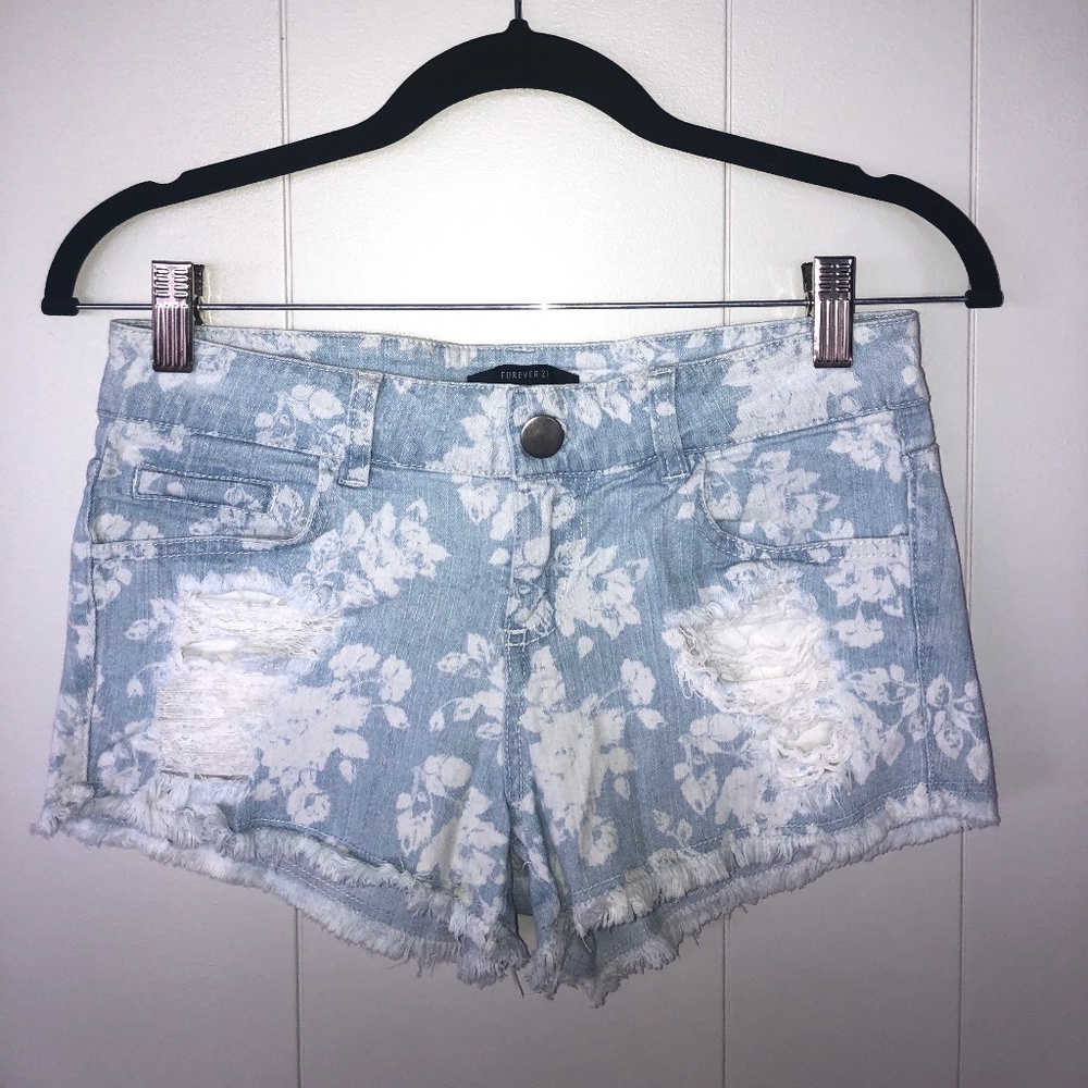 floral pattern distressed light wash denim shorts